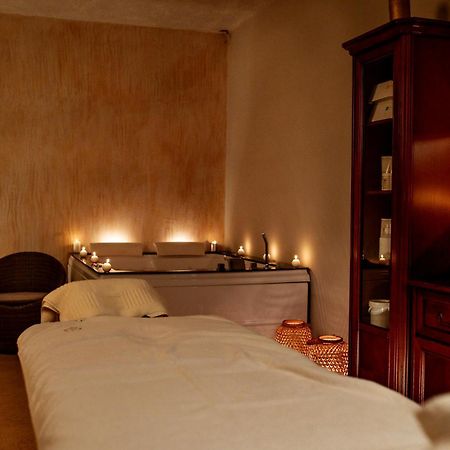 Zamek Dubiecko Hotell Exteriör bild