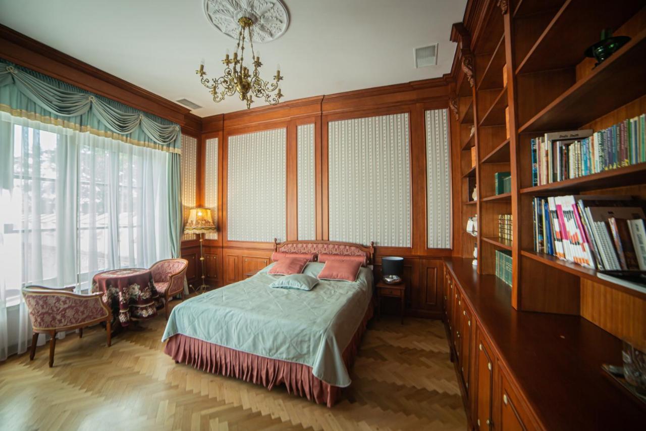 Zamek Dubiecko Hotell Exteriör bild