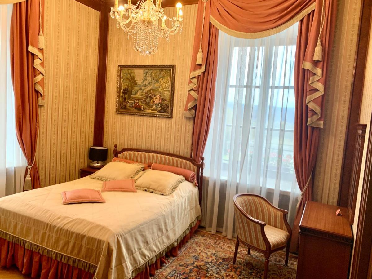 Zamek Dubiecko Hotell Exteriör bild