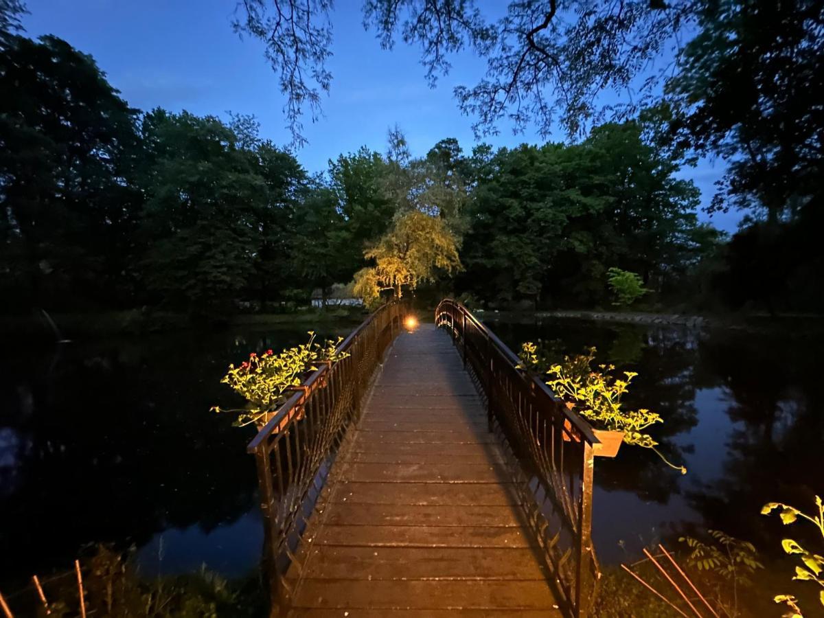 Zamek Dubiecko Hotell Exteriör bild