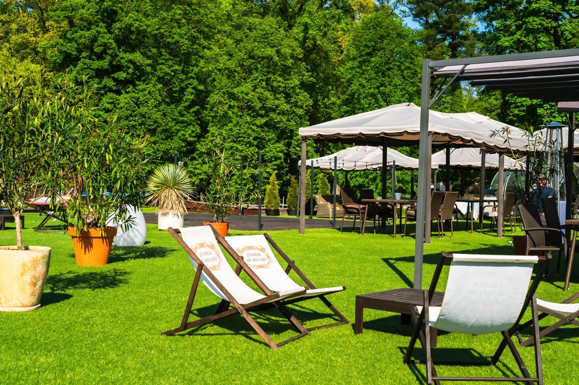 Zamek Dubiecko Hotell Exteriör bild