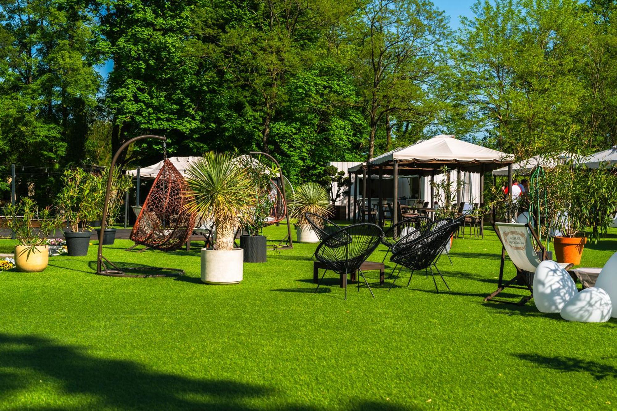 Zamek Dubiecko Hotell Exteriör bild